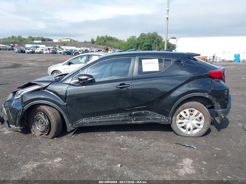 TOYOTA C-HR - zdjęcie 14