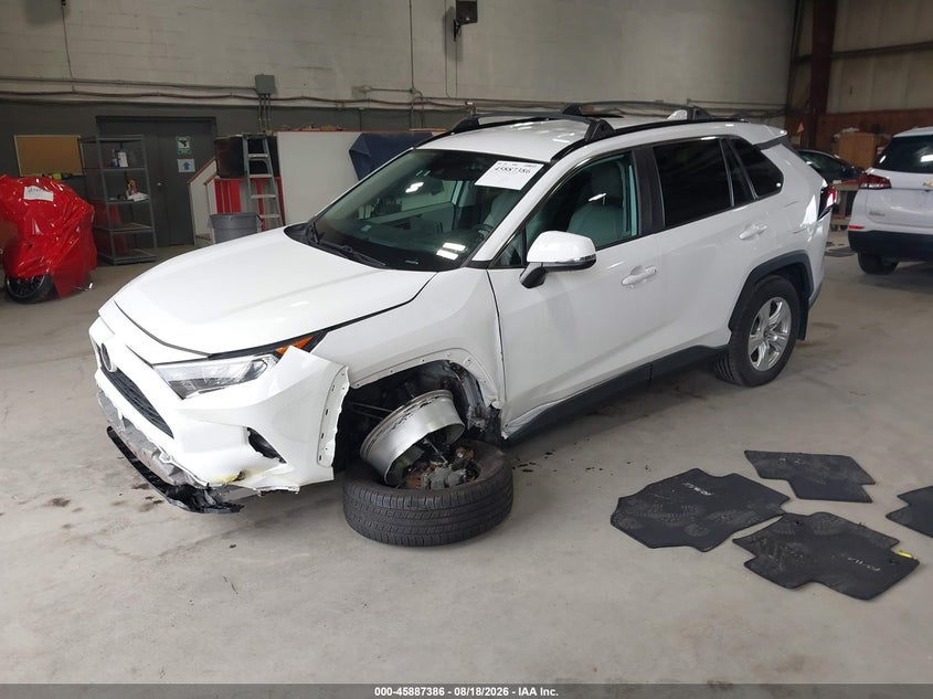 2021 Toyota RAV 4, Лівий перед, IAAI, VIN 2T3P1RFV5MW244795 — фото 2