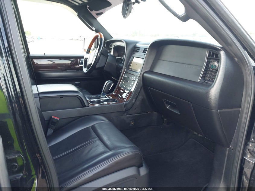 2017 LINCOLN NAVIGATOR L auction photo 5