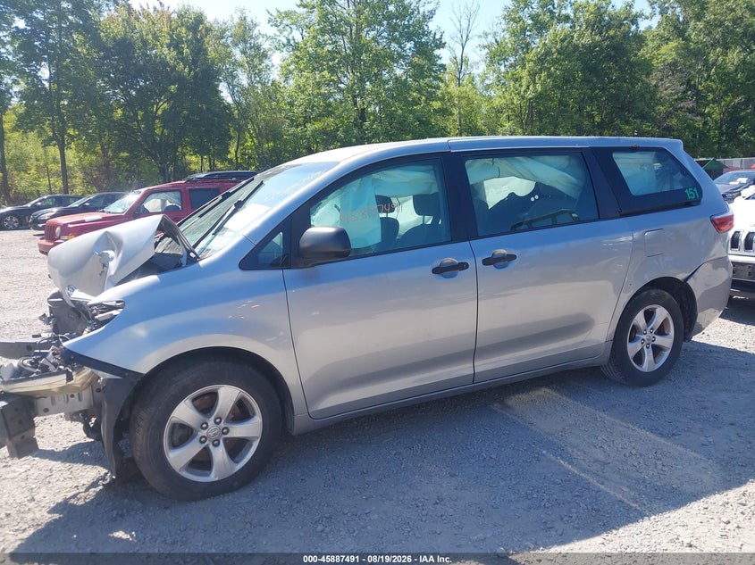 TOYOTA SIENNA - zdjęcie 14
