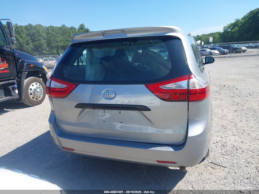 TOYOTA SIENNA - zdjęcie 16