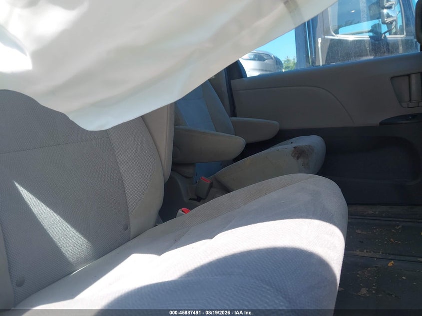 TOYOTA SIENNA - zdjęcie 8