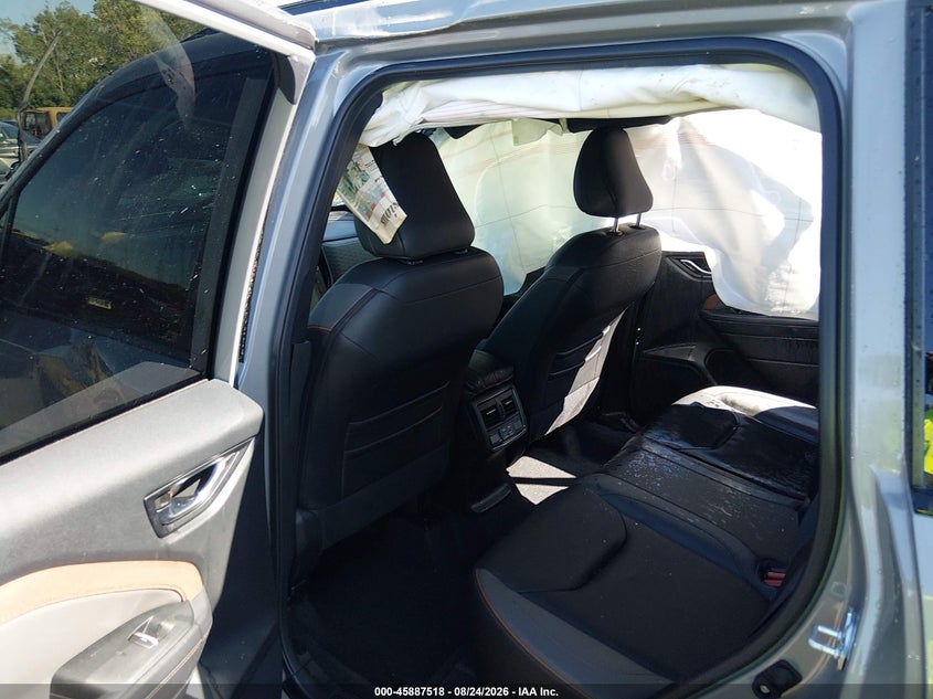 2025 SUBARU FORESTER auction photo 8