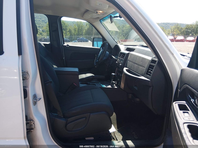 2011 JEEP LIBERTY auction photo 5