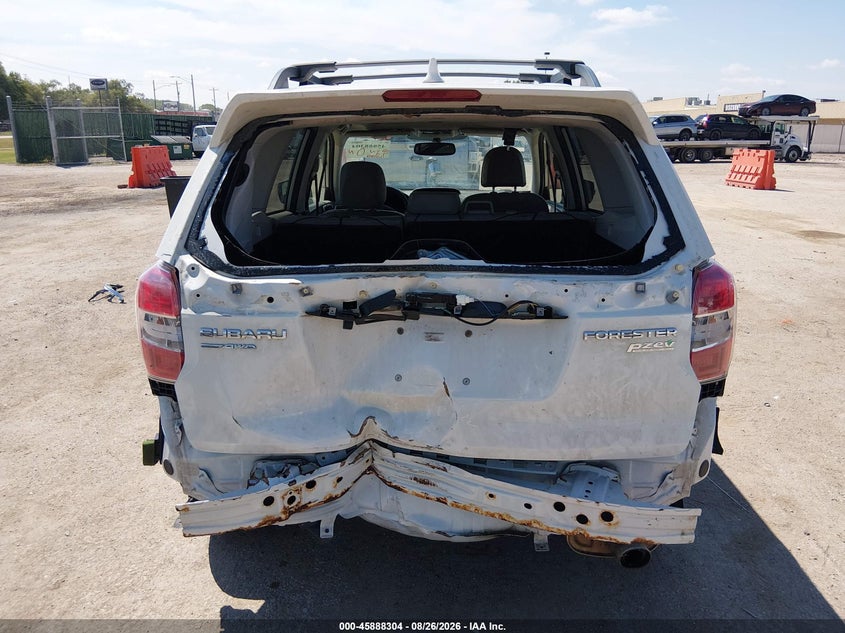 2016 SUBARU FORESTER auction photo 6
