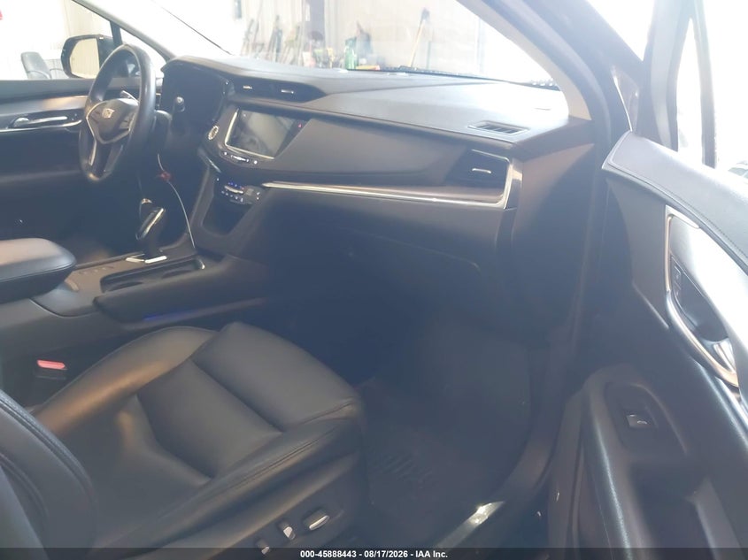 2017 CADILLAC XT5 auction photo 5