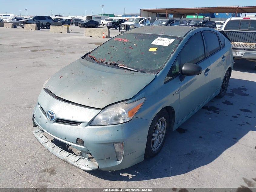 2015 Toyota Prius Two, Right Front, IAAI, VIN JTDKN3DU9F1900035 — photo 2