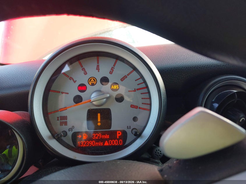 2010 MINI COOPER S auction photo 7