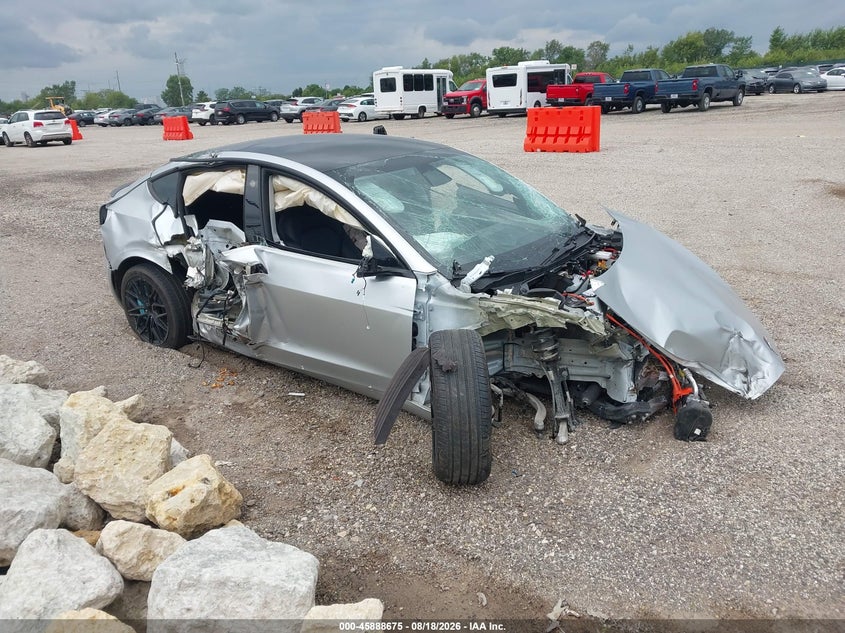 TESLA MODEL 3 - zdjęcie 1
