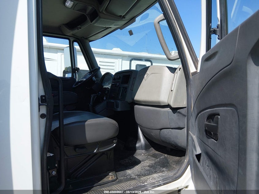 2016 INTERNATIONAL 4000 auction photo 5