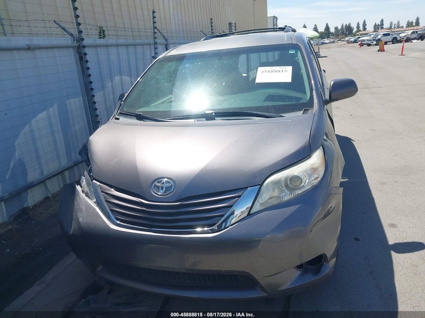 TOYOTA SIENNA - zdjęcie 12