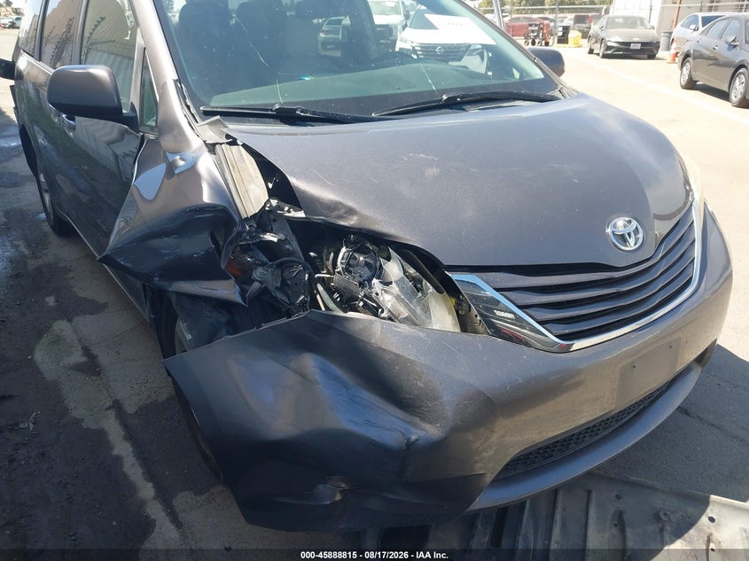 TOYOTA SIENNA - zdjęcie 6