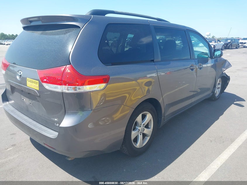 2013 TOYOTA SIENNA auction photo 4