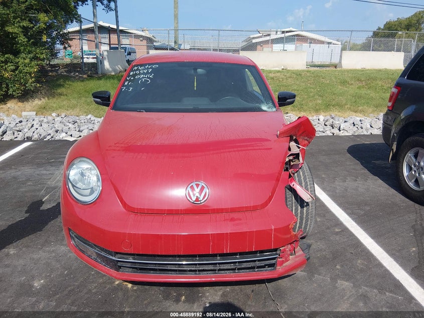 2013 VOLKSWAGEN BEETLE 2.0T TURBO · Photo 12