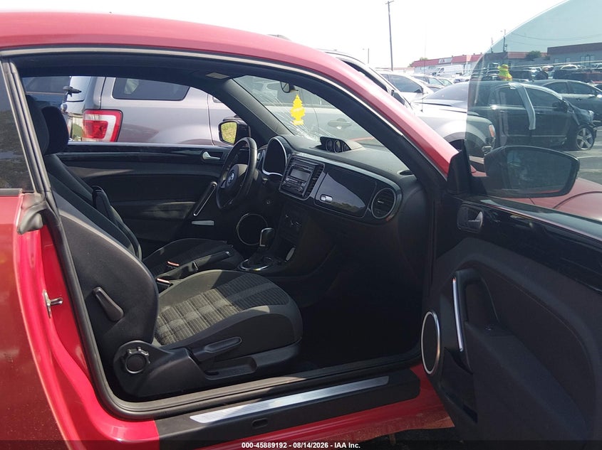 2013 VOLKSWAGEN BEETLE 2.0T TURBO · Photo 5