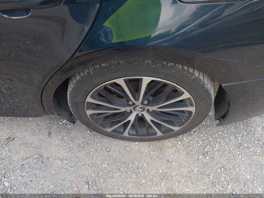 TOYOTA CAMRY - zdjęcie 12