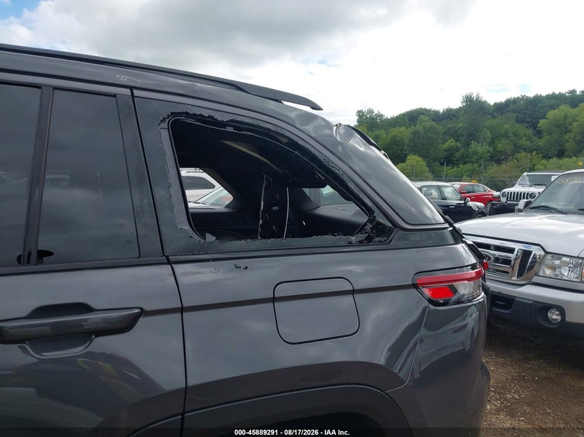 JEEP GRAND CHEROKEE - zdjęcie 18