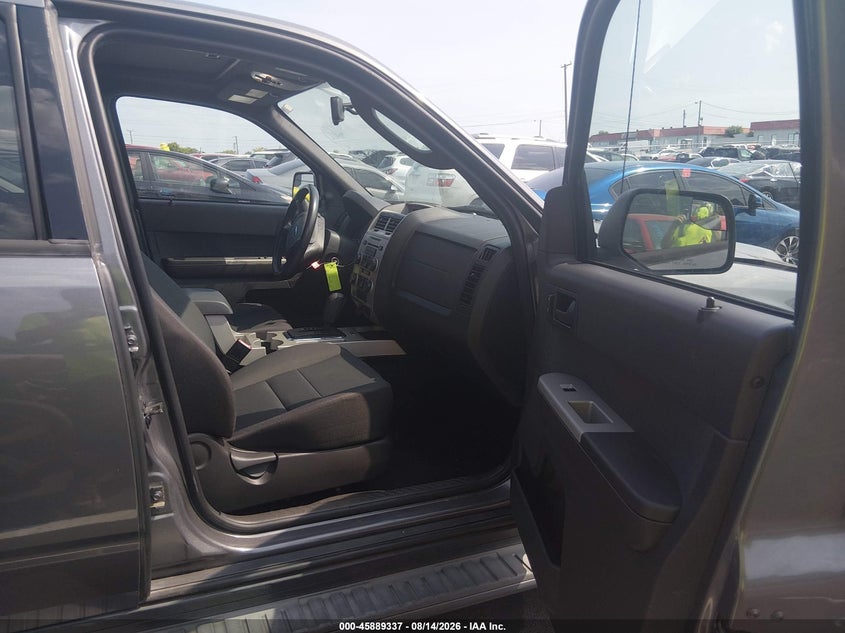 2011 FORD ESCAPE auction photo 5