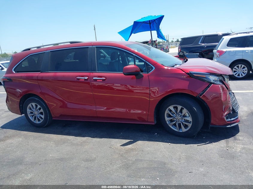 TOYOTA SIENNA - zdjęcie 13