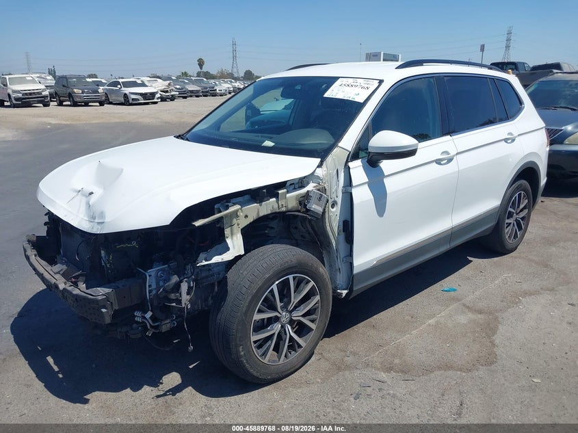 2020 Volkswagen Tiguan 2.0T Se/2.0T Se R-Line Black/2.0T Sel, Front End, IAAI, VIN 3VV2B7AX8LM146883 — photo 2