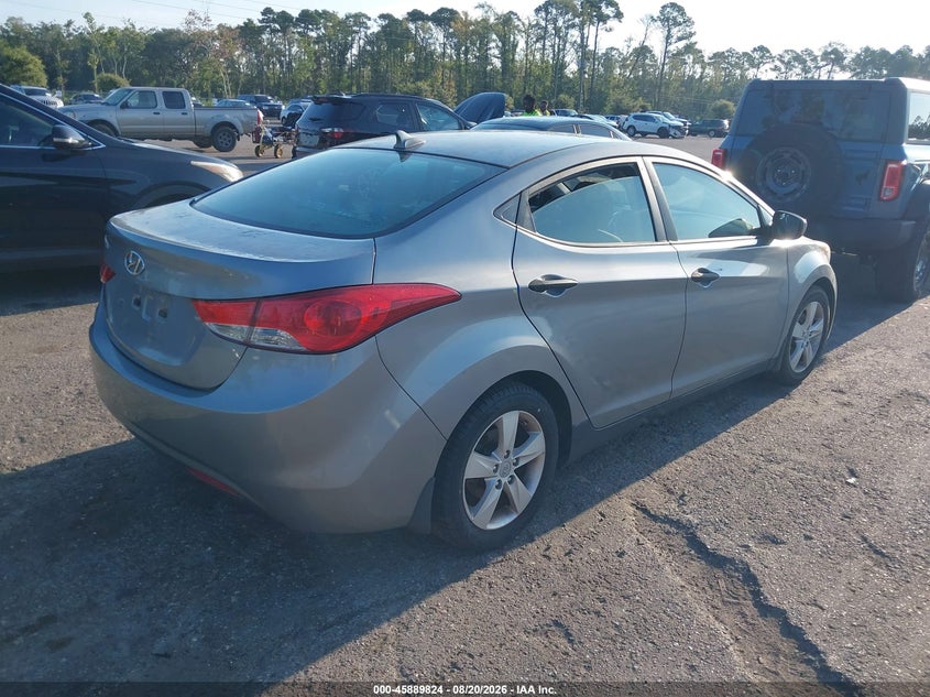 2013 HYUNDAI ELANTRA auction photo 4