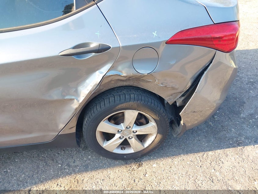 2013 HYUNDAI ELANTRA auction photo 6