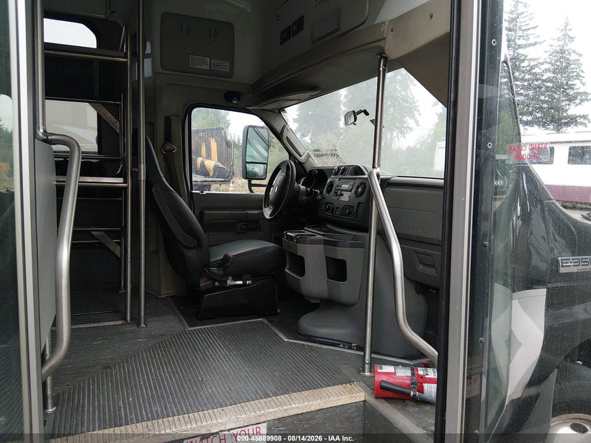 2011 FORD E-350 CUTAWAY auction photo 6