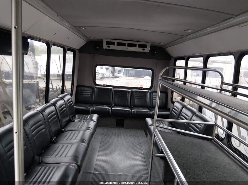 2011 FORD E-350 CUTAWAY auction photo 7