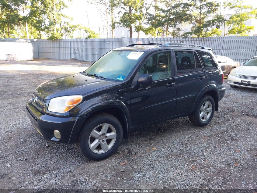 2005 Toyota RAV 4, Normal Wear & Tear, IAAI, VIN JTEHD20V356047313 — photo 2