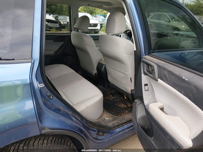 2017 SUBARU FORESTER auction photo 8