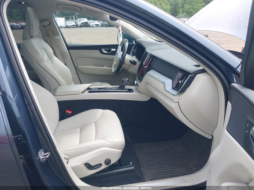VOLVO XC60 2020 VIN YV4102RK1L1522703