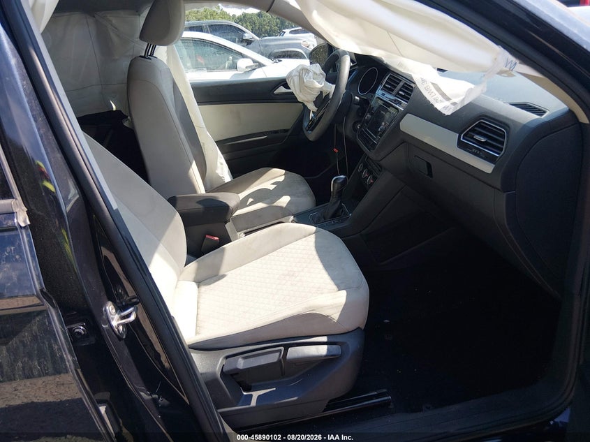 VOLKSWAGEN TIGUAN 2019 VIN 3VV1B7AX8KM146943