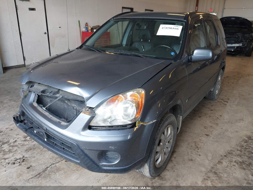 2005 Honda CR-V, Front End, IAAI, VIN JHLRD78935C008870 — photo 2
