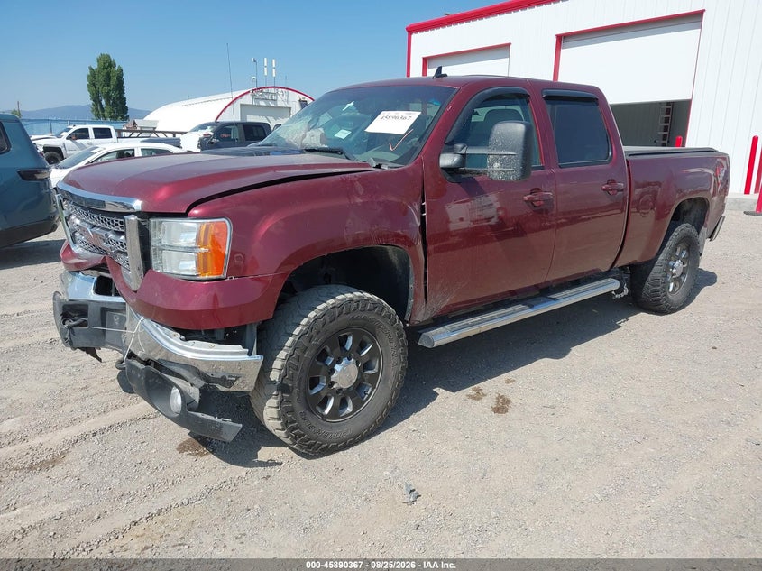 2013 GMC Sierra, Front & Rear, IAAI, VIN 1GT121C88DF150205 — photo 2