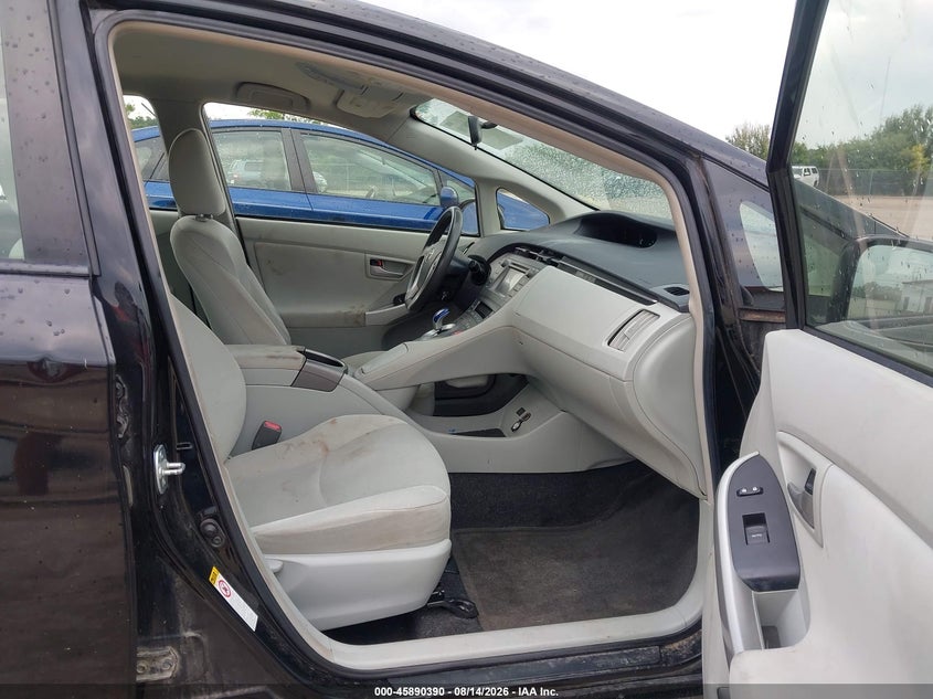 2014 TOYOTA PRIUS auction photo 5