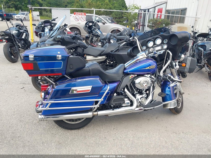 HARLEY-DAVIDSON FLHTCU 2009