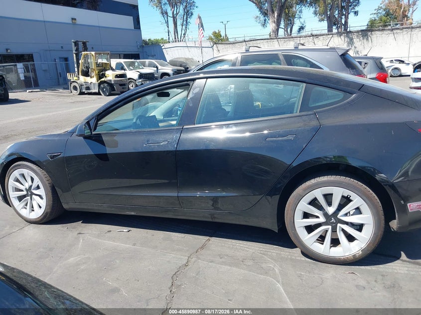 TESLA MODEL 3 - zdjęcie 14