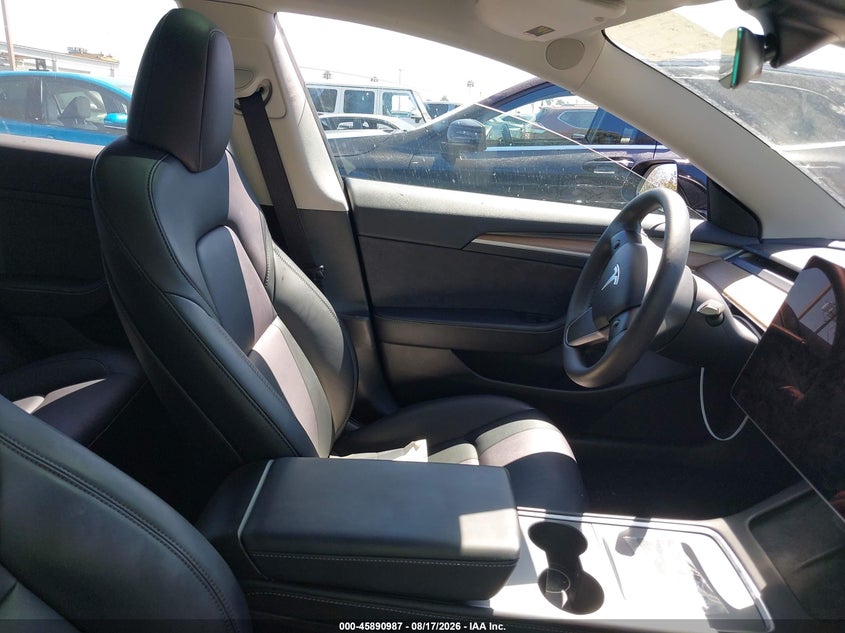 TESLA MODEL 3 - zdjęcie 5