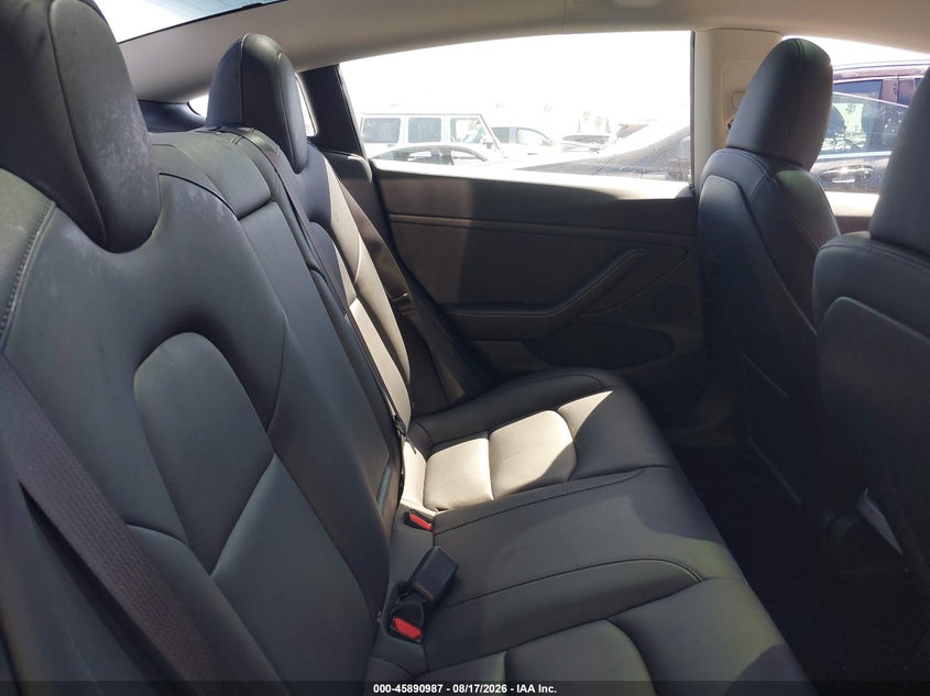 TESLA MODEL 3 - zdjęcie 8