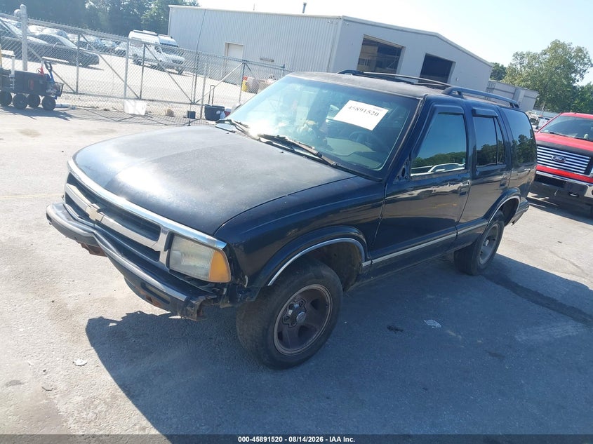 1996 CHEVROLET BLAZER auction photo 2