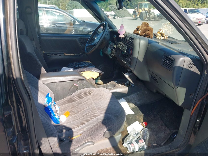 1996 CHEVROLET BLAZER auction photo 5