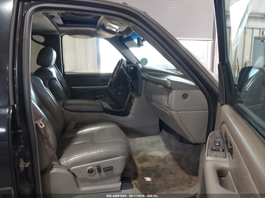 2004 CADILLAC ESCALADE auction photo 5