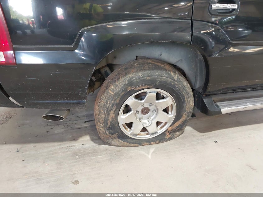 2004 CADILLAC ESCALADE auction photo 6