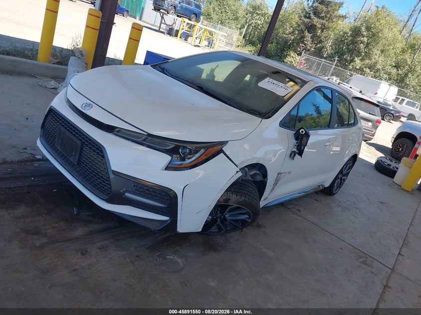 2020 Toyota Corolla, Левый бок, IAAI, VIN 5YFT4RCE2LP043388 — фото 2