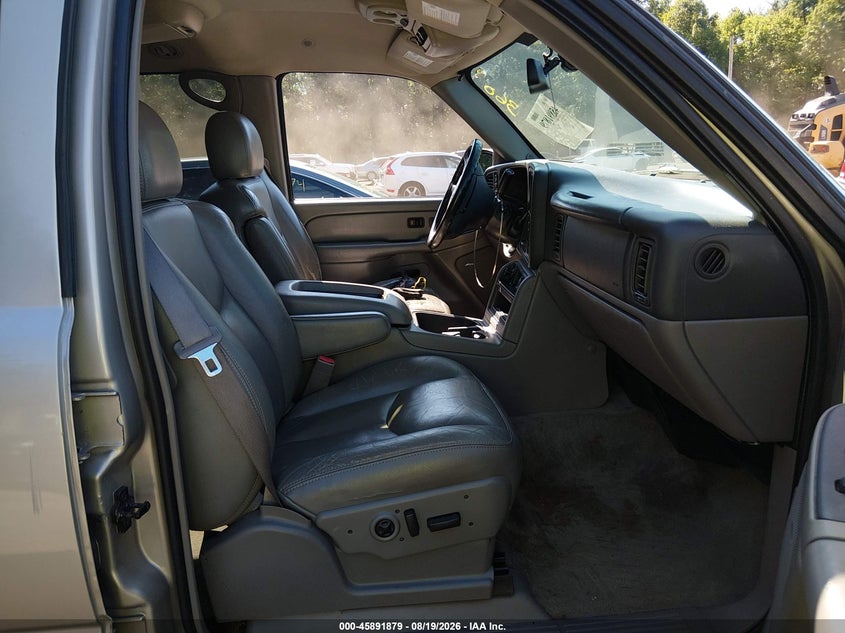 2004 CHEVROLET TAHOE auction photo 5
