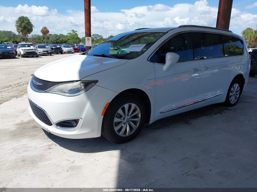 2019 CHRYSLER PACIFICA auction photo 2