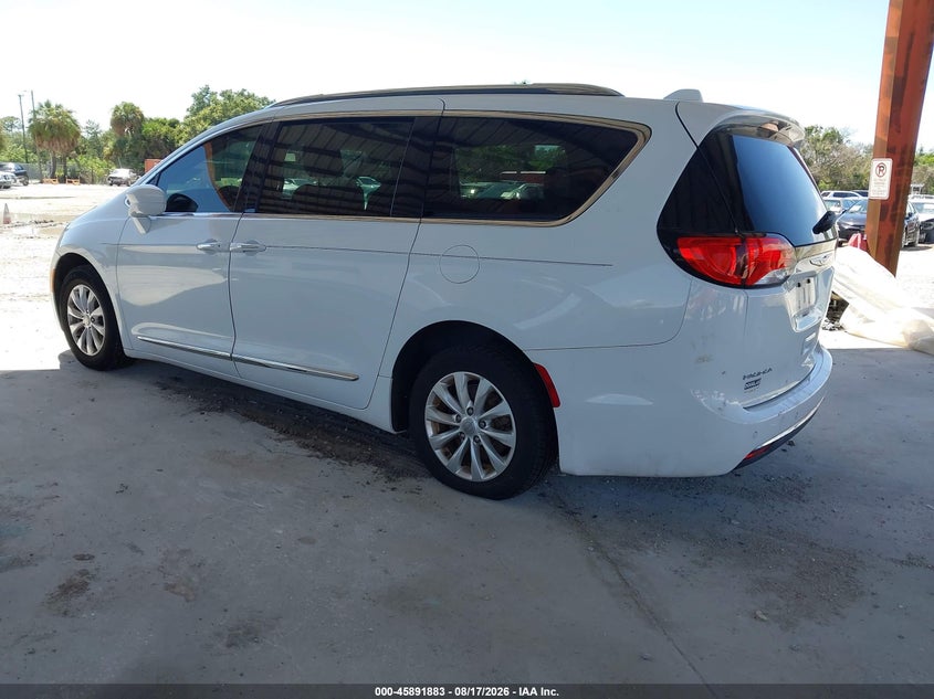 2019 CHRYSLER PACIFICA auction photo 3