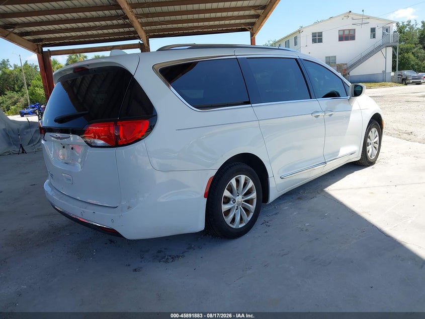 2019 CHRYSLER PACIFICA auction photo 4