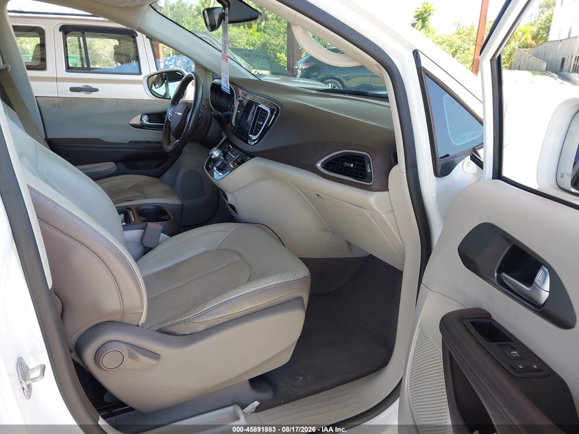 2019 CHRYSLER PACIFICA auction photo 5