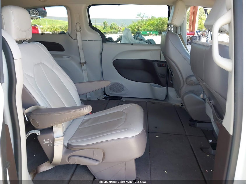 2019 CHRYSLER PACIFICA auction photo 8
